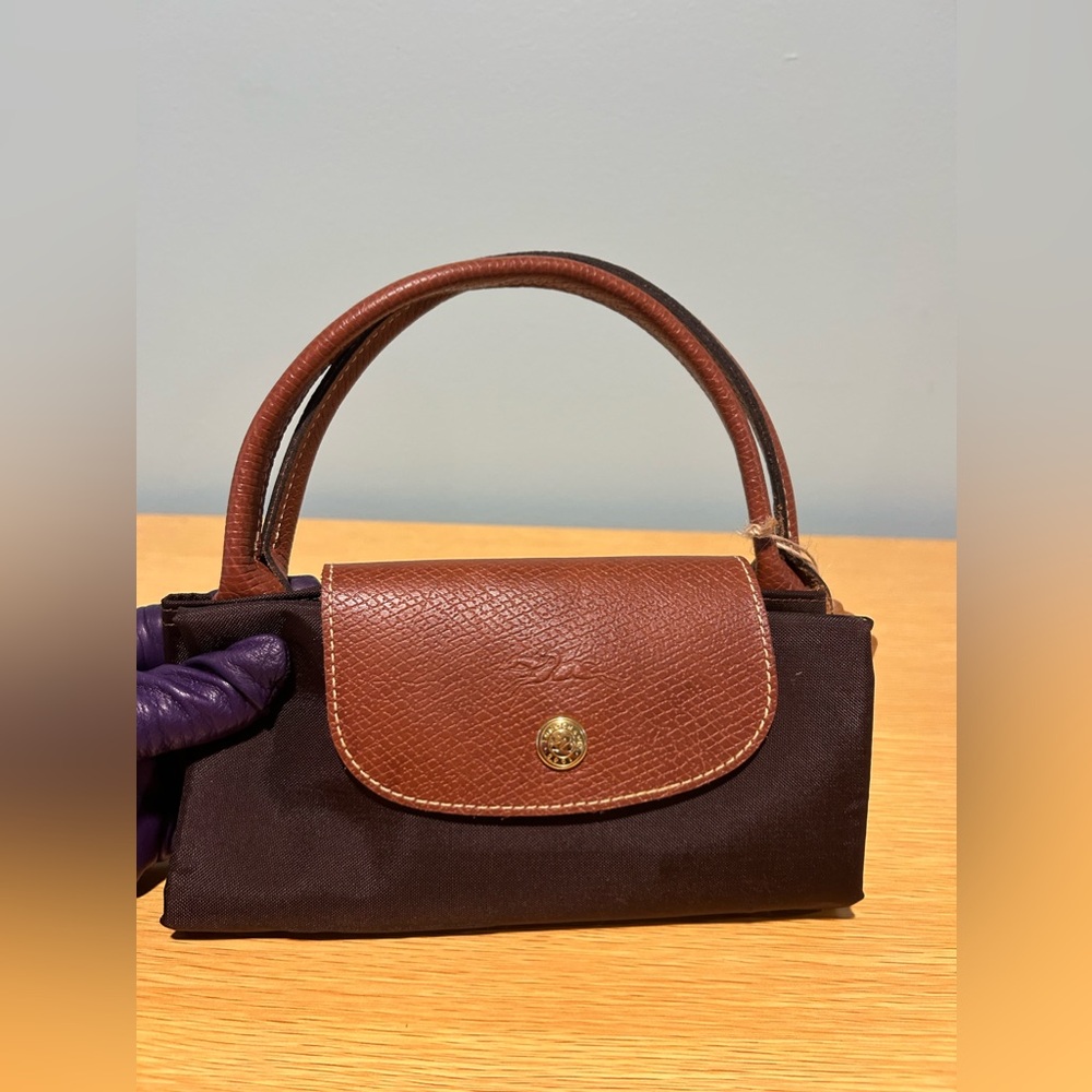 Longchamp Tote short handle  in Brown nylon no zipper style. Authentic pre-owned